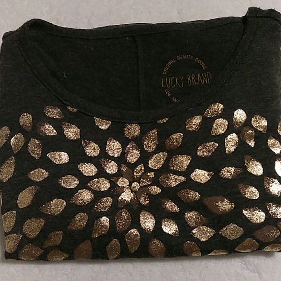 Lucky Brand/T shirt. Glod leaf front. Size XS - Picture 6 of 7